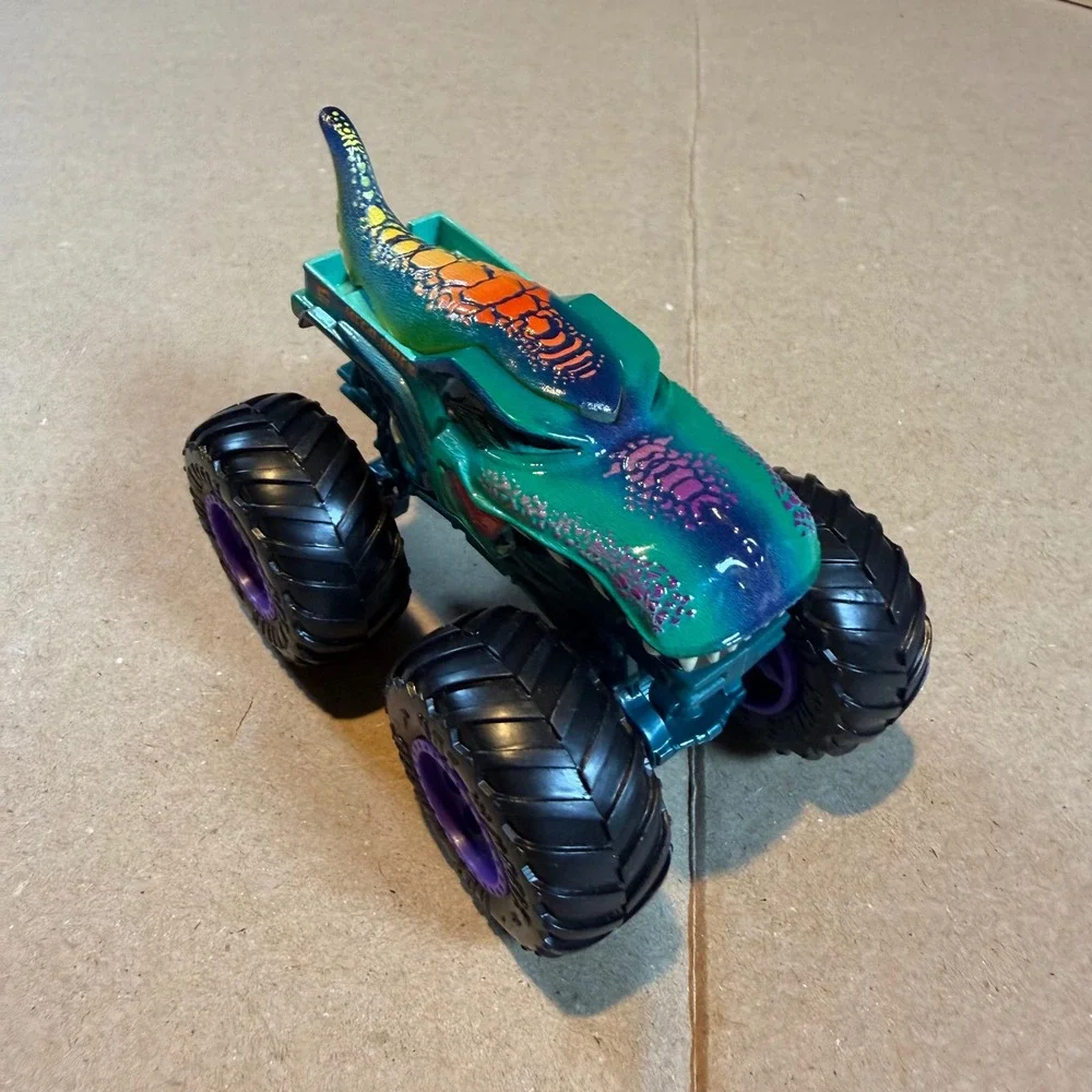 Hot Wheels Monster Trucks Mega Wrex & Monster Jam Calavera Sugar Skull Set 1:64